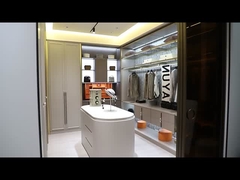 Um moderno e inteligente andar no armário.