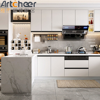 comprar Armário de cozinha de cor branca em forma de U Material WPC Dimensões personalizadas para casa moderna fabricação em linha