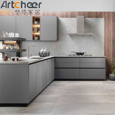 comprar Design de cozinha pequena com armários de cozinha em forma de L de estilo japonês e função pull-down fabricação em linha