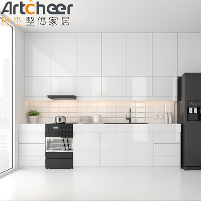 comprar Pequena cozinha aberta Moderna e elegante de forma I Armário de cozinha branco com Armário alto preto fabricação em linha
