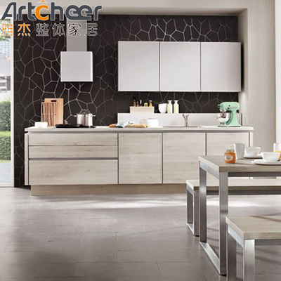 comprar Malasia Unidades de cozinha brilhantes Armários com acabamento laminado e painel de porta de madeira maciça fabricação em linha