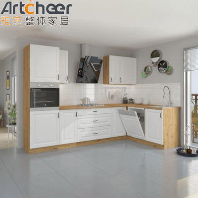 Armários de cozinha modernos e backsplash de pedra artificial para banquinhas de design clássico